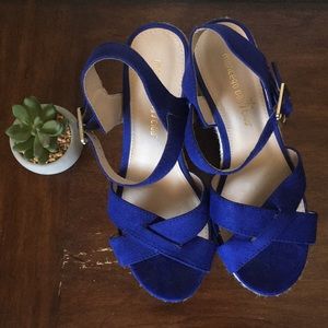 Bold blue wedges💙
